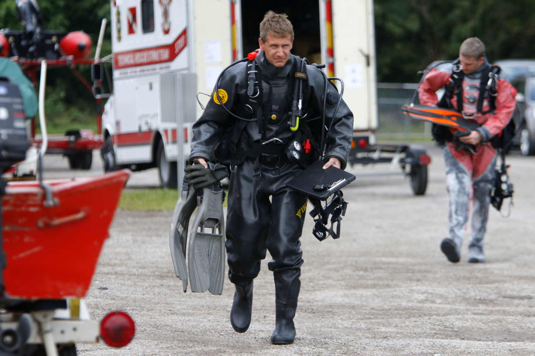Dive crews train on Cedar Lake